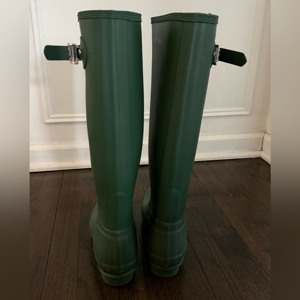 NWOT size 8 Hunter Green Waterproof Rain Boots - Picture 3 of 8